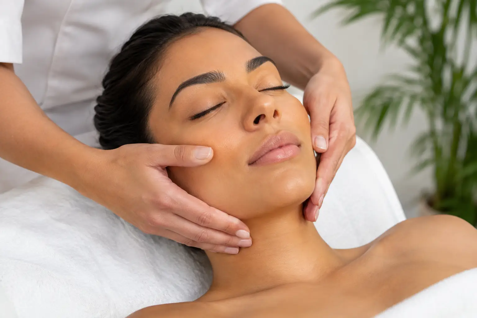 Brazilian Facial Techniques That Define the Face